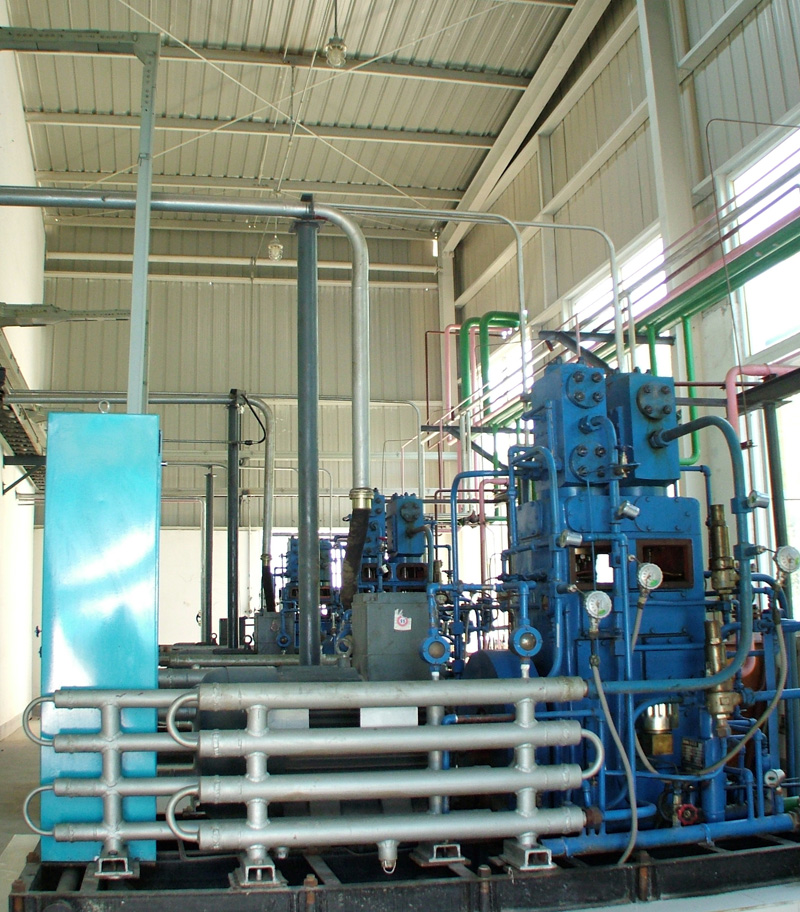 陜西寶光集團(tuán)有限公司ZW-0.32/14-165型氫氣壓縮機(jī)